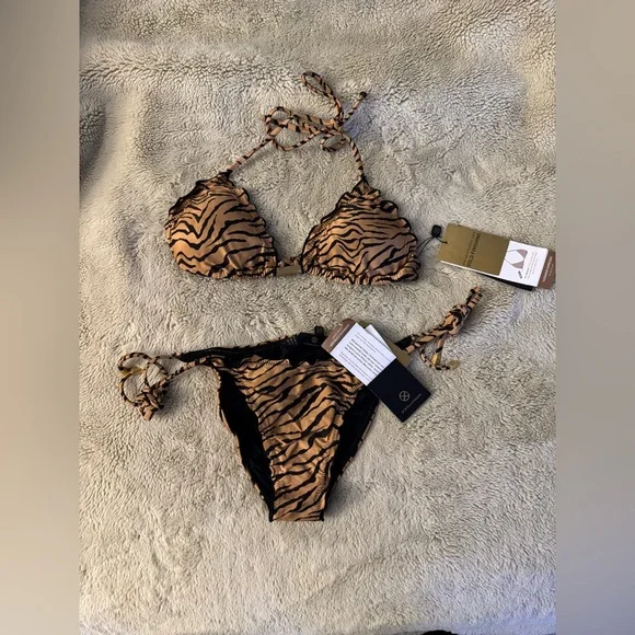 VIX PAULA HERMANNY
Tiger-print Bikini In Animal Print - Picture 3 of 5